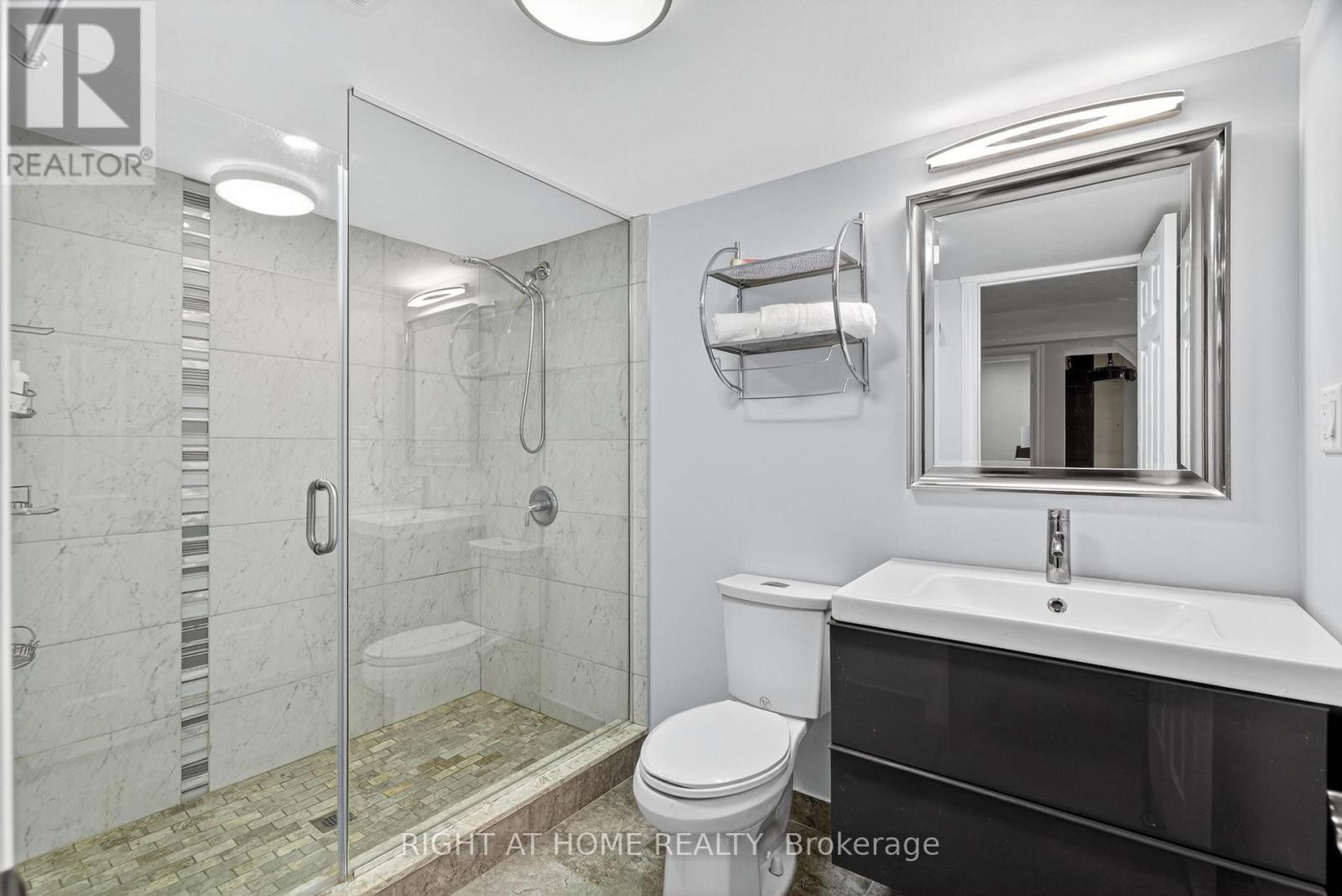 












268 CARRIER CRESCENT

,
Vaughan (Patterson),




Ontario
L6A4T4

