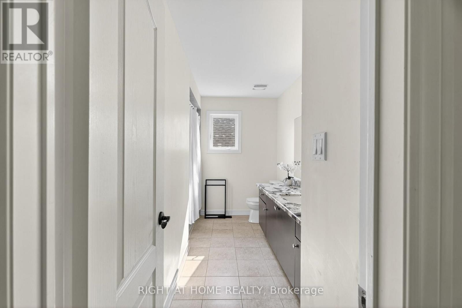 












268 CARRIER CRESCENT

,
Vaughan (Patterson),




Ontario
L6A4T4

