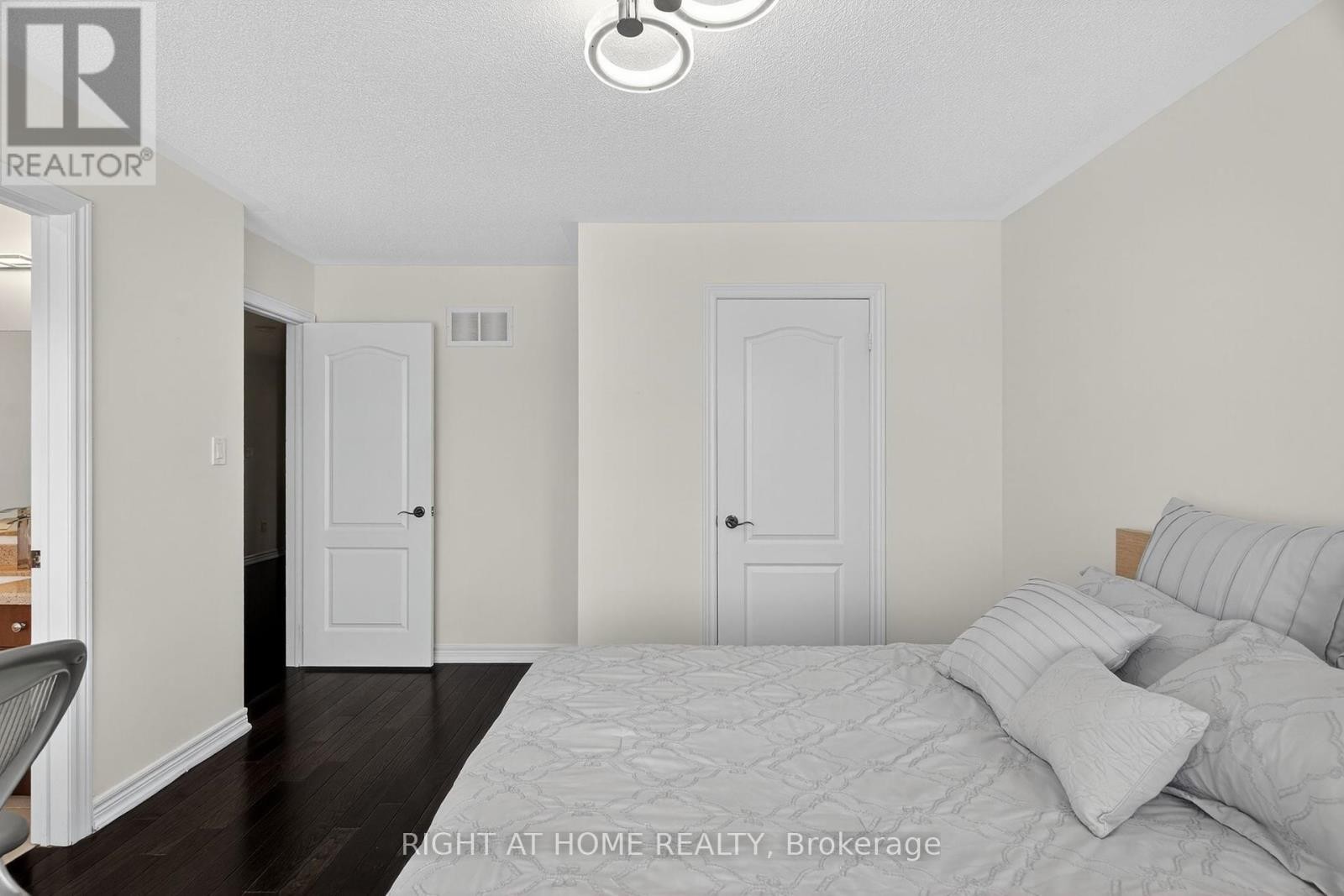












268 CARRIER CRESCENT

,
Vaughan (Patterson),




Ontario
L6A4T4

