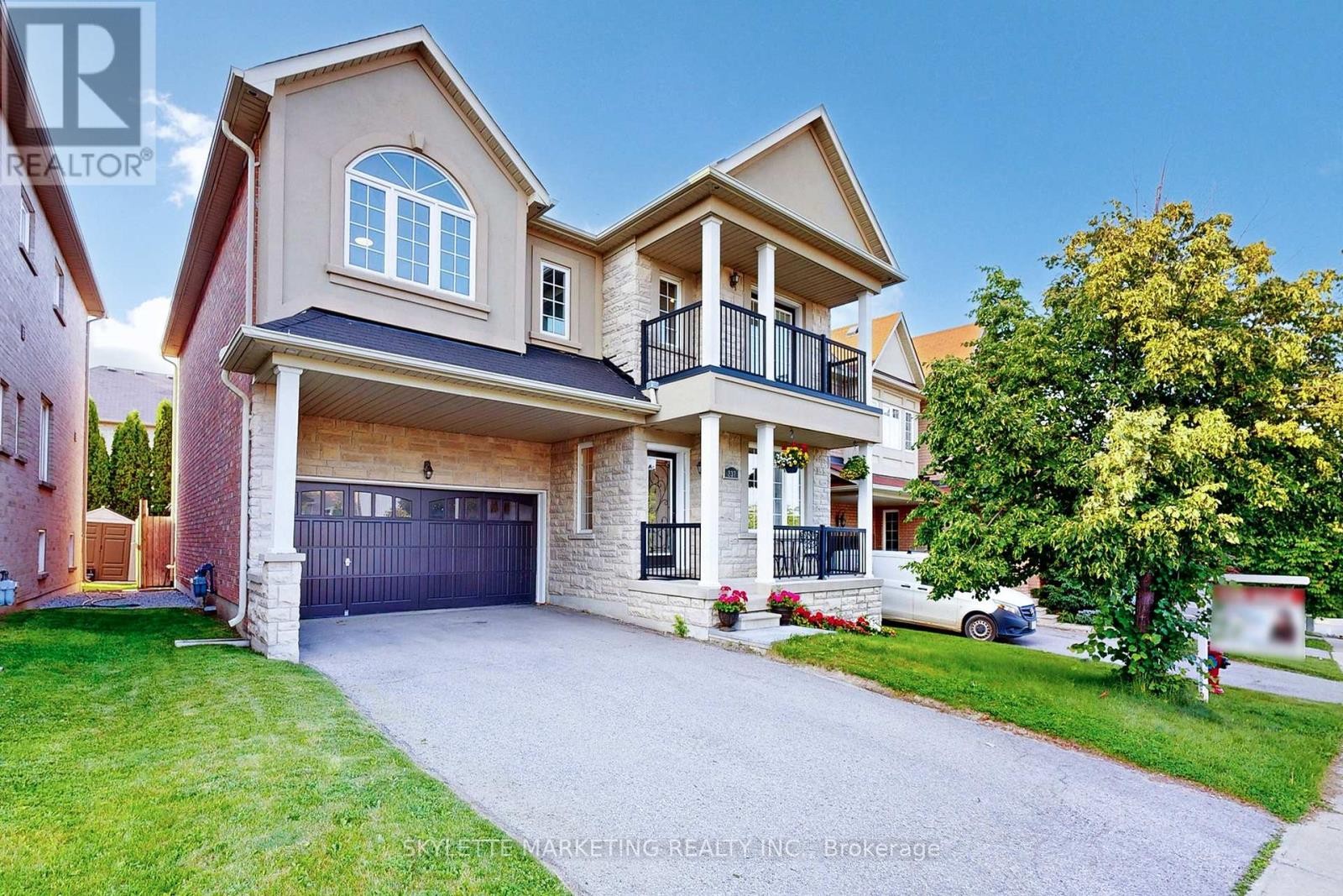 












237 WOODSPRING AVENUE

,
Newmarket (Woodland Hill),




Ontario
L3X3J1

