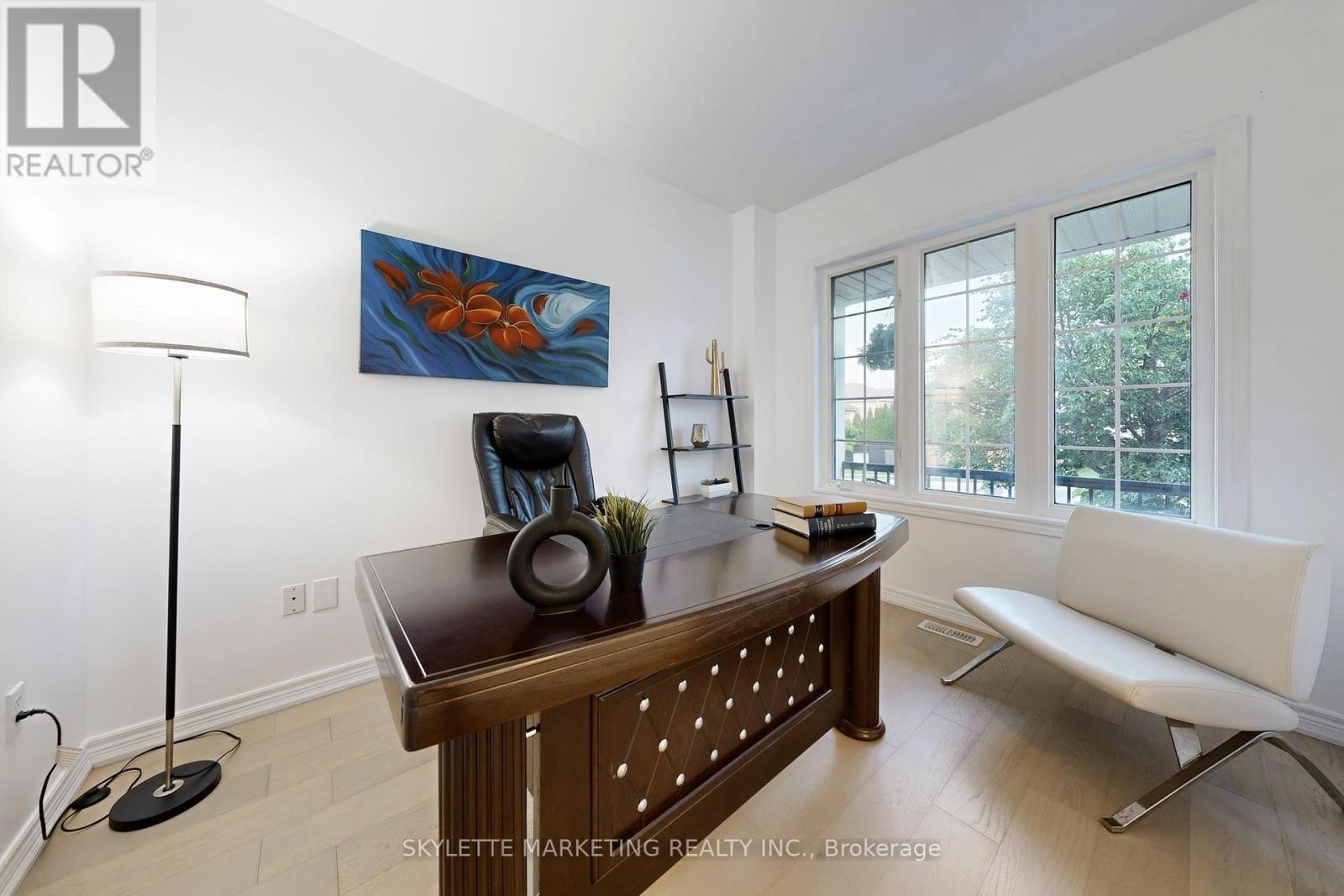 












237 WOODSPRING AVENUE

,
Newmarket (Woodland Hill),




Ontario
L3X3J1

