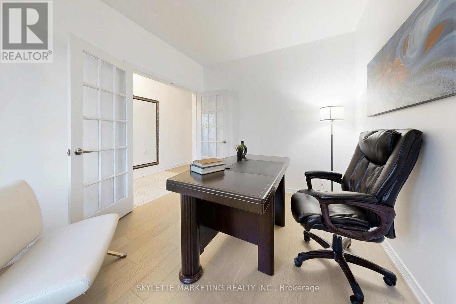 












237 WOODSPRING AVENUE

,
Newmarket (Woodland Hill),




Ontario
L3X3J1

