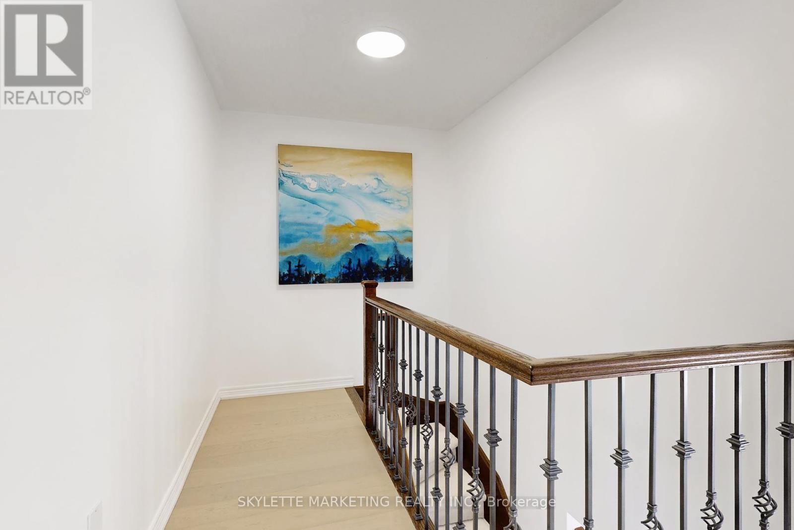 












237 WOODSPRING AVENUE

,
Newmarket (Woodland Hill),




Ontario
L3X3J1

