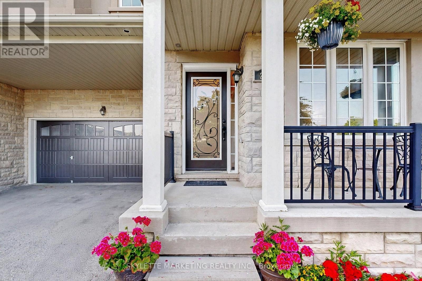 












237 WOODSPRING AVENUE

,
Newmarket (Woodland Hill),




Ontario
L3X3J1

