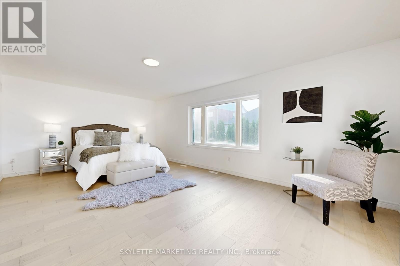 












237 WOODSPRING AVENUE

,
Newmarket (Woodland Hill),




Ontario
L3X3J1

