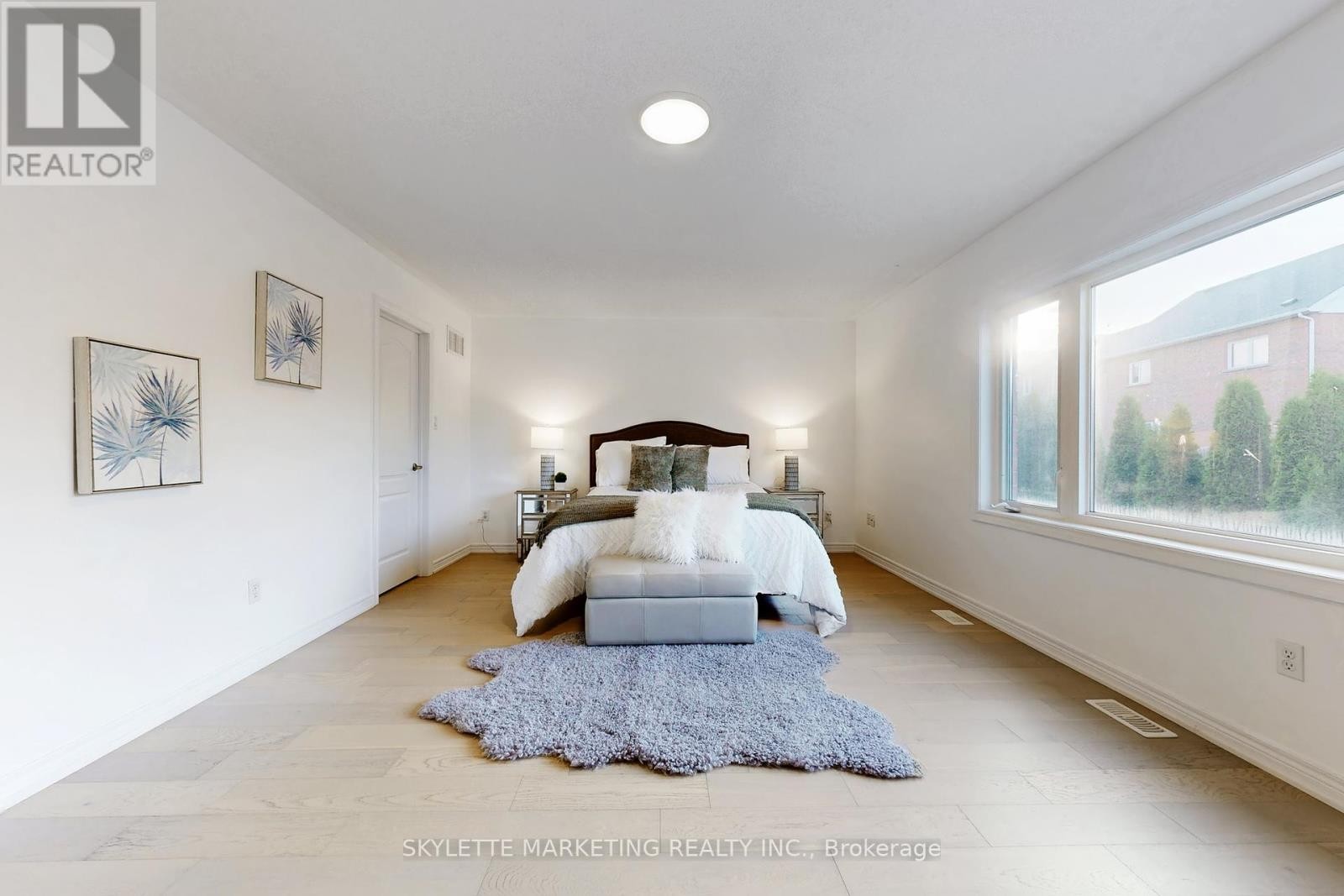 












237 WOODSPRING AVENUE

,
Newmarket (Woodland Hill),




Ontario
L3X3J1

