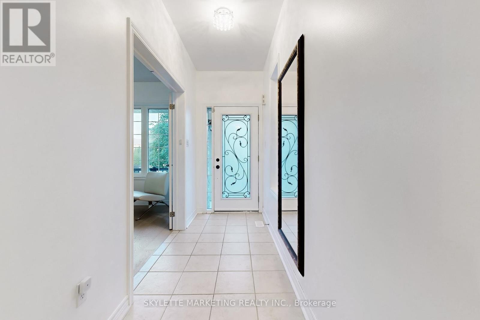 












237 WOODSPRING AVENUE

,
Newmarket (Woodland Hill),




Ontario
L3X3J1

