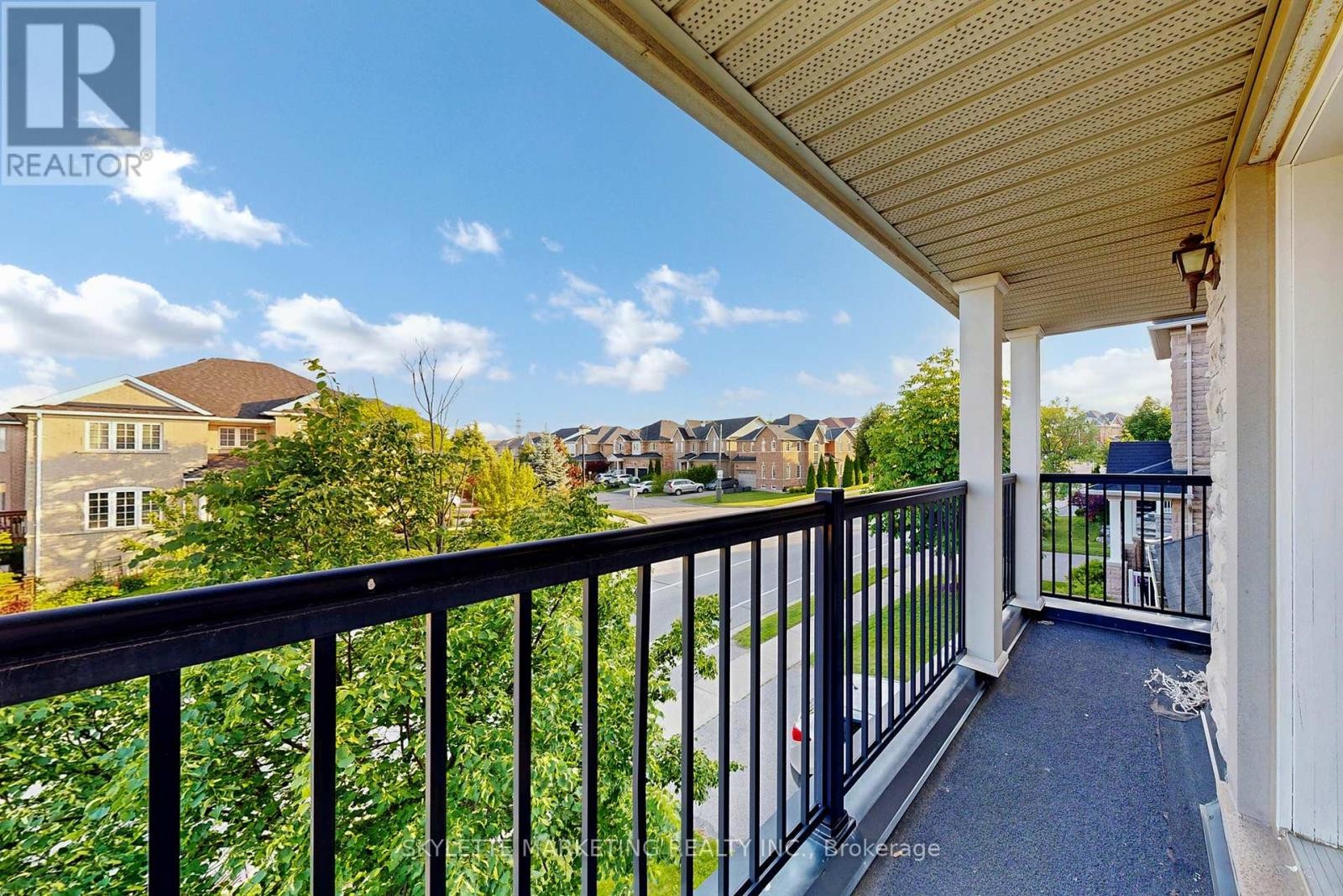 












237 WOODSPRING AVENUE

,
Newmarket (Woodland Hill),




Ontario
L3X3J1


