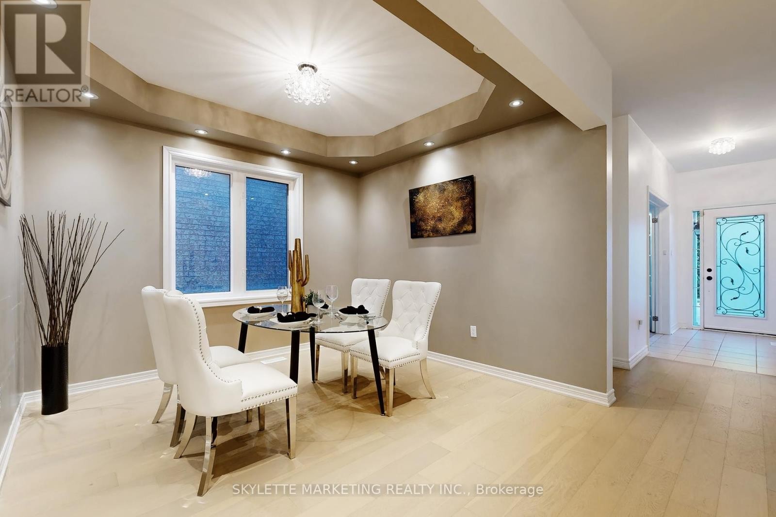 












237 WOODSPRING AVENUE

,
Newmarket (Woodland Hill),




Ontario
L3X3J1

