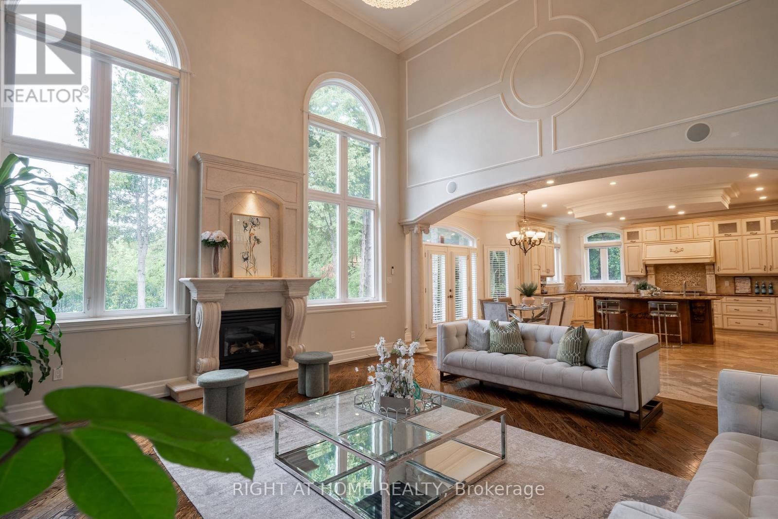 












286 FERN AVENUE

,
Richmond Hill (Langstaff),




Ontario
L4C6L4

