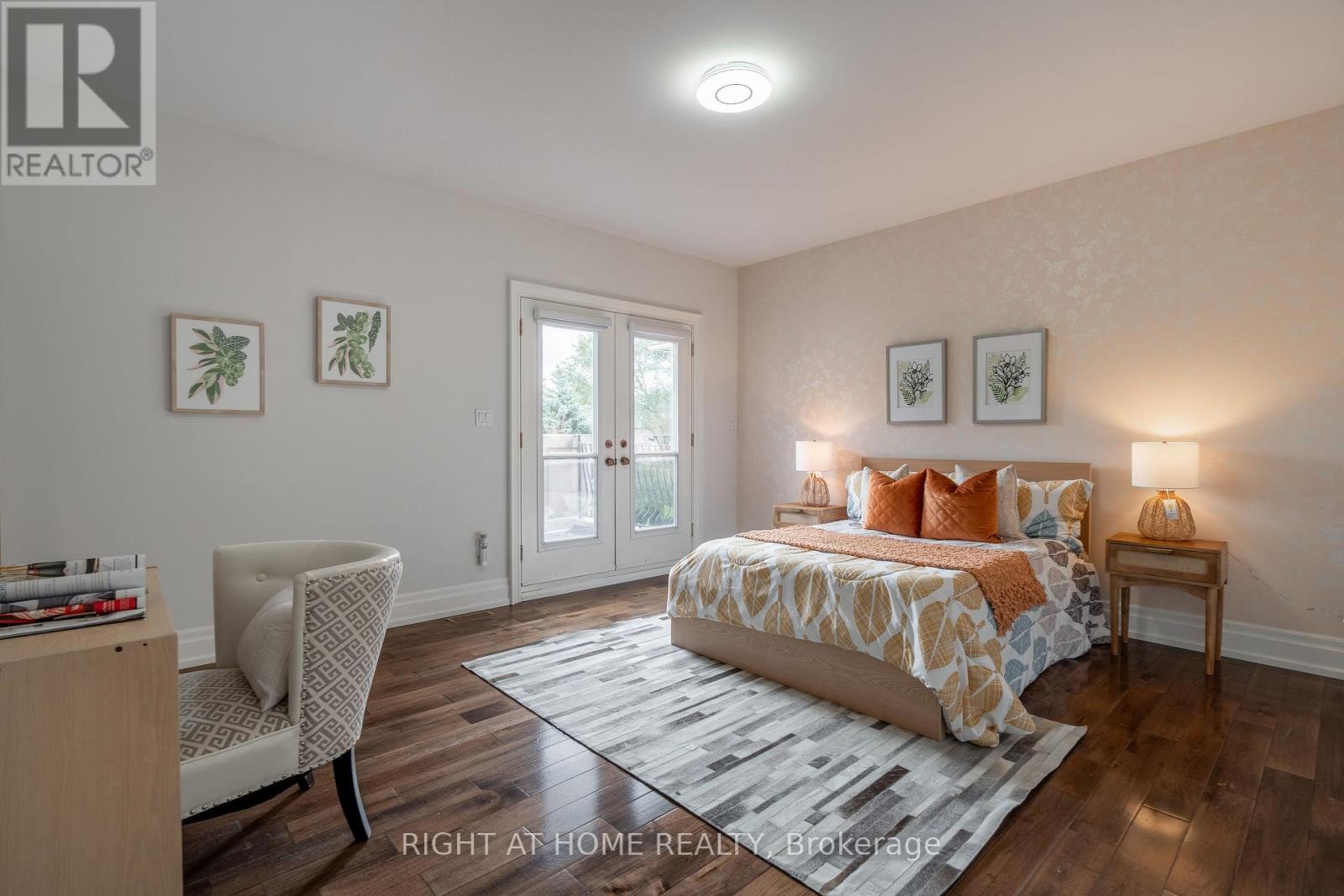 












286 FERN AVENUE

,
Richmond Hill (Langstaff),




Ontario
L4C6L4


