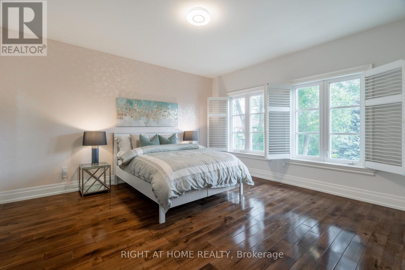 












286 FERN AVENUE

,
Richmond Hill (Langstaff),




Ontario
L4C6L4

