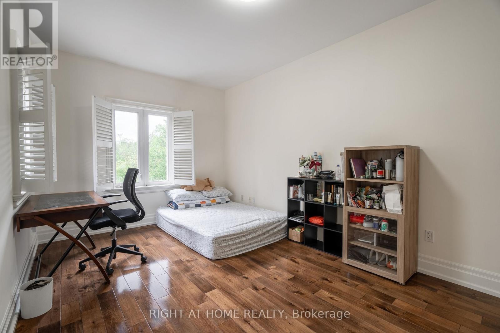 












286 FERN AVENUE

,
Richmond Hill (Langstaff),




Ontario
L4C6L4

