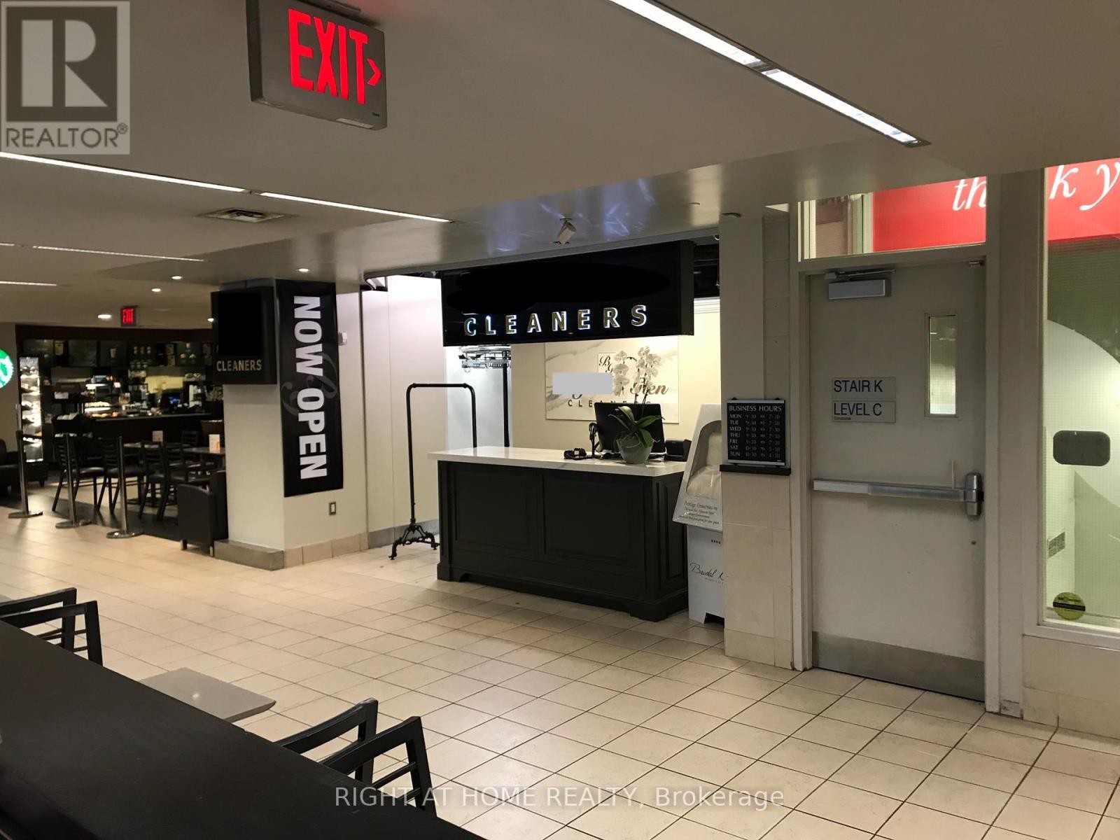 












8750 BAYVIEW AVENUE

,
Richmond Hill (Langstaff),




Ontario
L4B4V9

