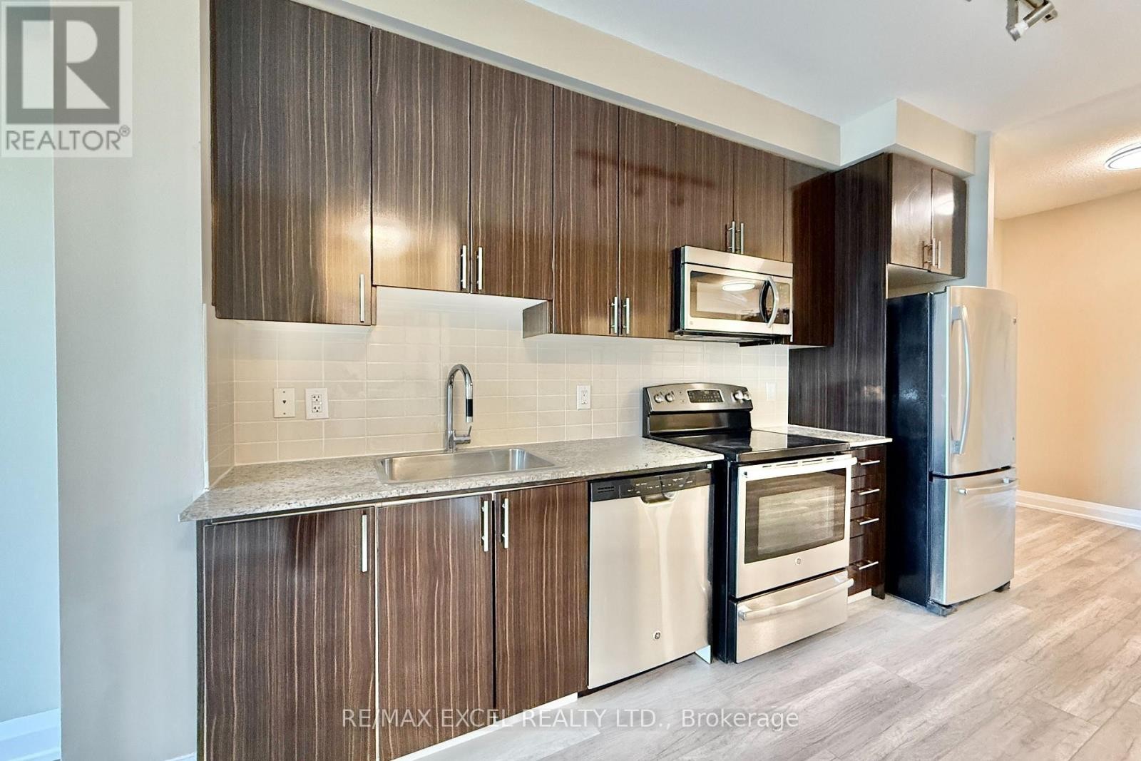 












1006 - 7171 YONGE STREET

,
Markham (Thornhill),




Ontario
L3T0C5

