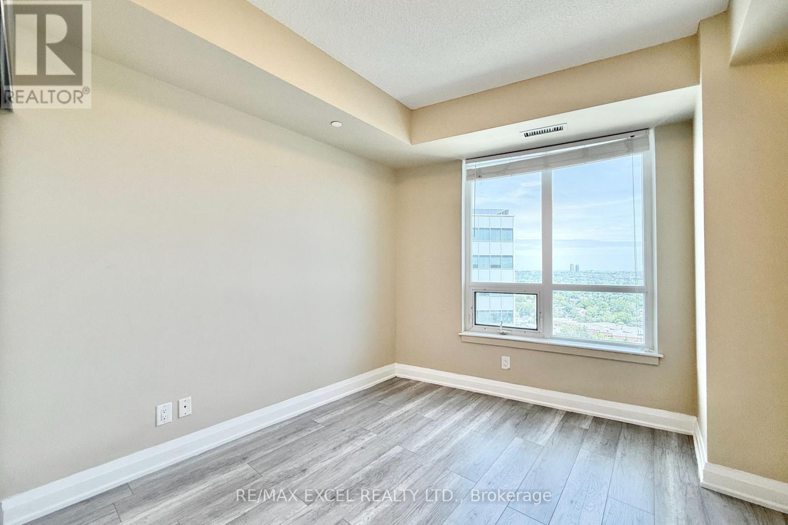 












1006 - 7171 YONGE STREET

,
Markham (Thornhill),




Ontario
L3T0C5

