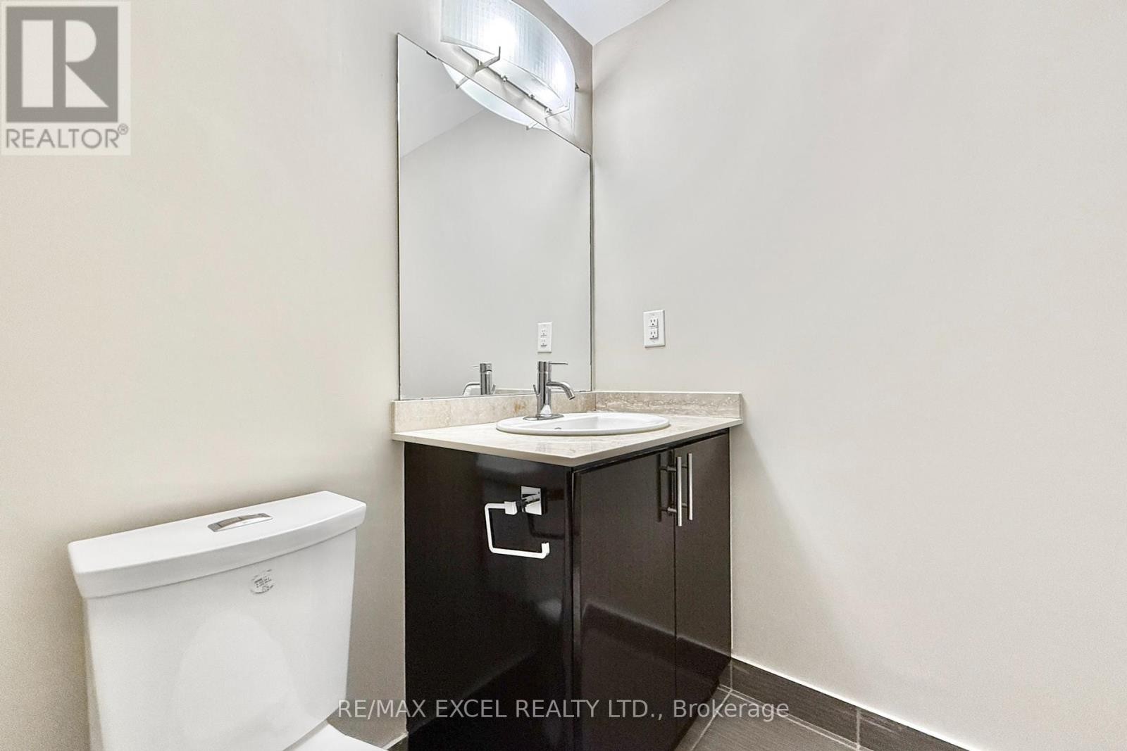 












1006 - 7171 YONGE STREET

,
Markham (Thornhill),




Ontario
L3T0C5

