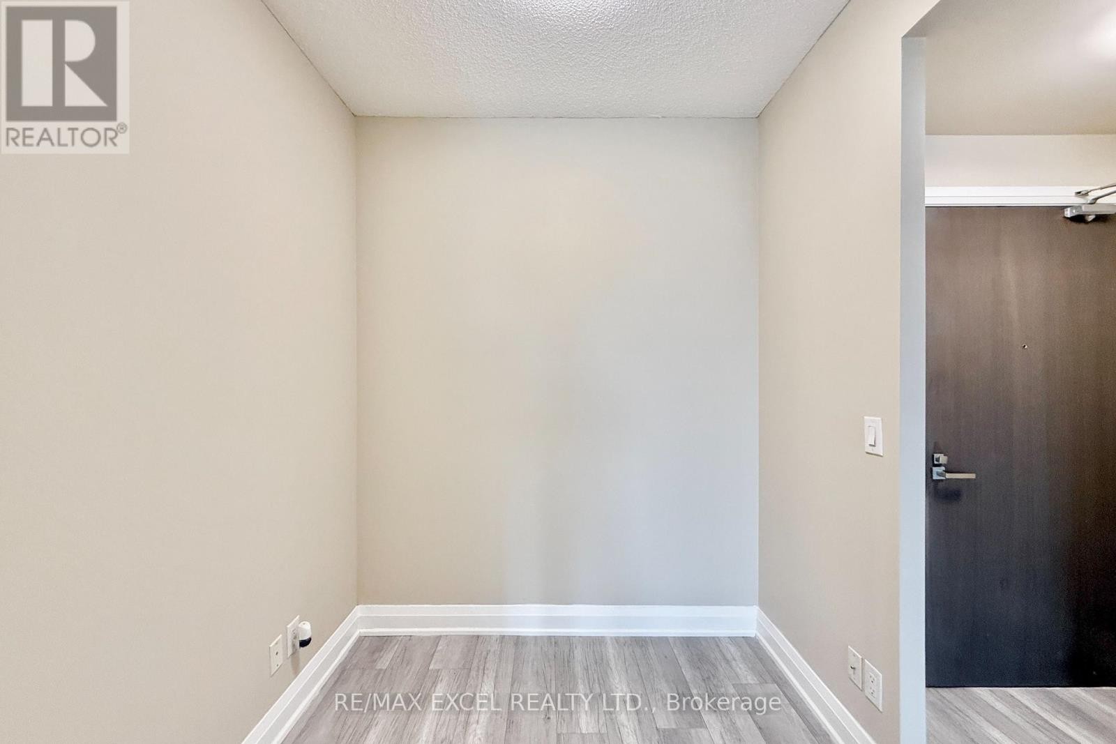 












1006 - 7171 YONGE STREET

,
Markham (Thornhill),




Ontario
L3T0C5

