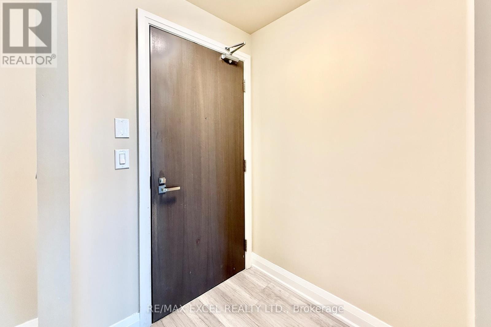 












1006 - 7171 YONGE STREET

,
Markham (Thornhill),




Ontario
L3T0C5

