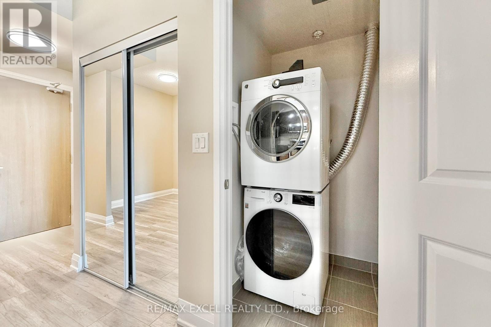 












1006 - 7171 YONGE STREET

,
Markham (Thornhill),




Ontario
L3T0C5

