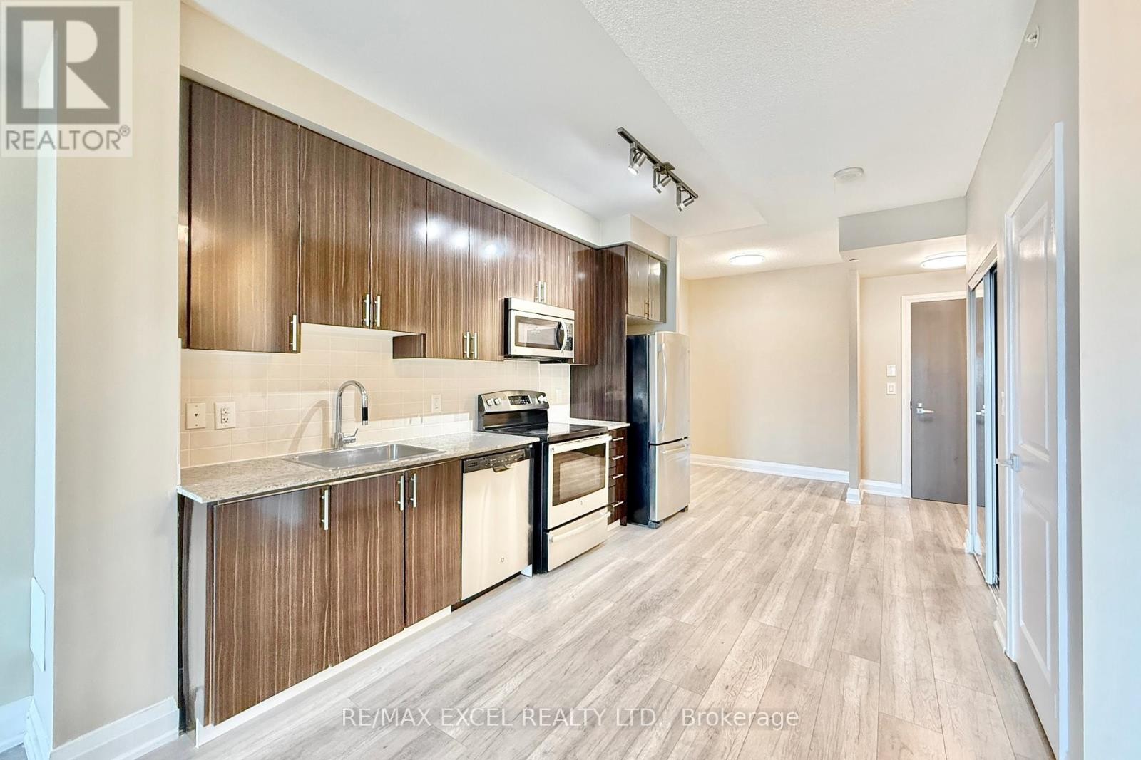 












1006 - 7171 YONGE STREET

,
Markham (Thornhill),




Ontario
L3T0C5


