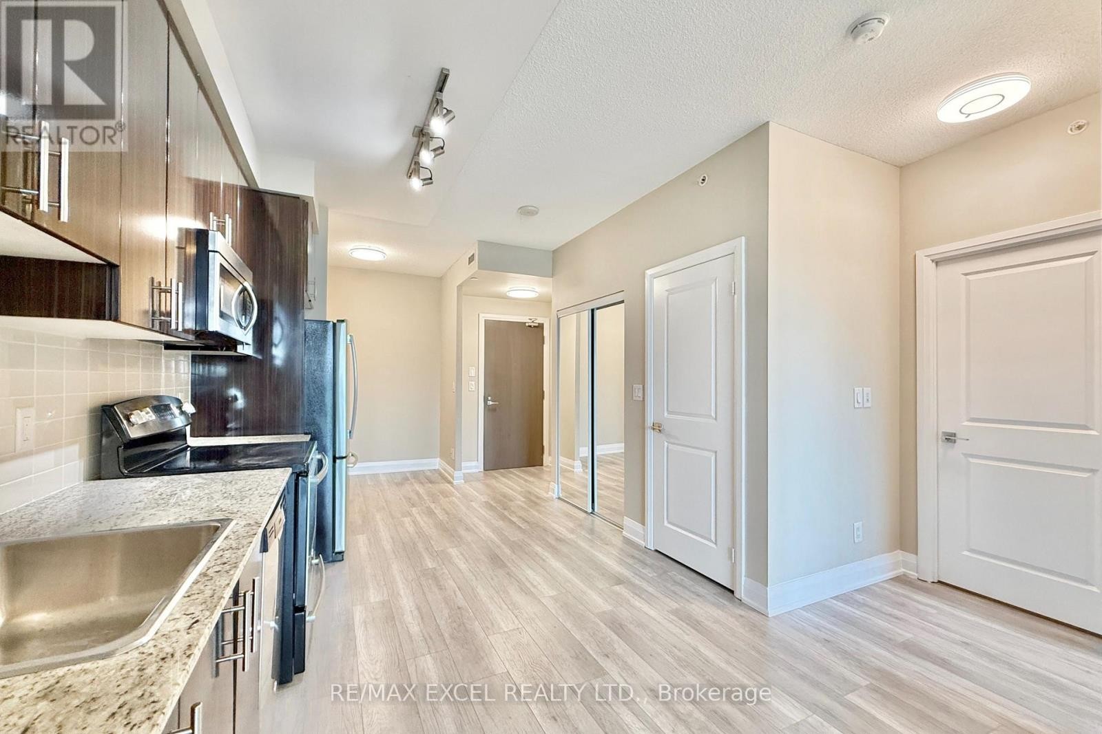 












1006 - 7171 YONGE STREET

,
Markham (Thornhill),




Ontario
L3T0C5

