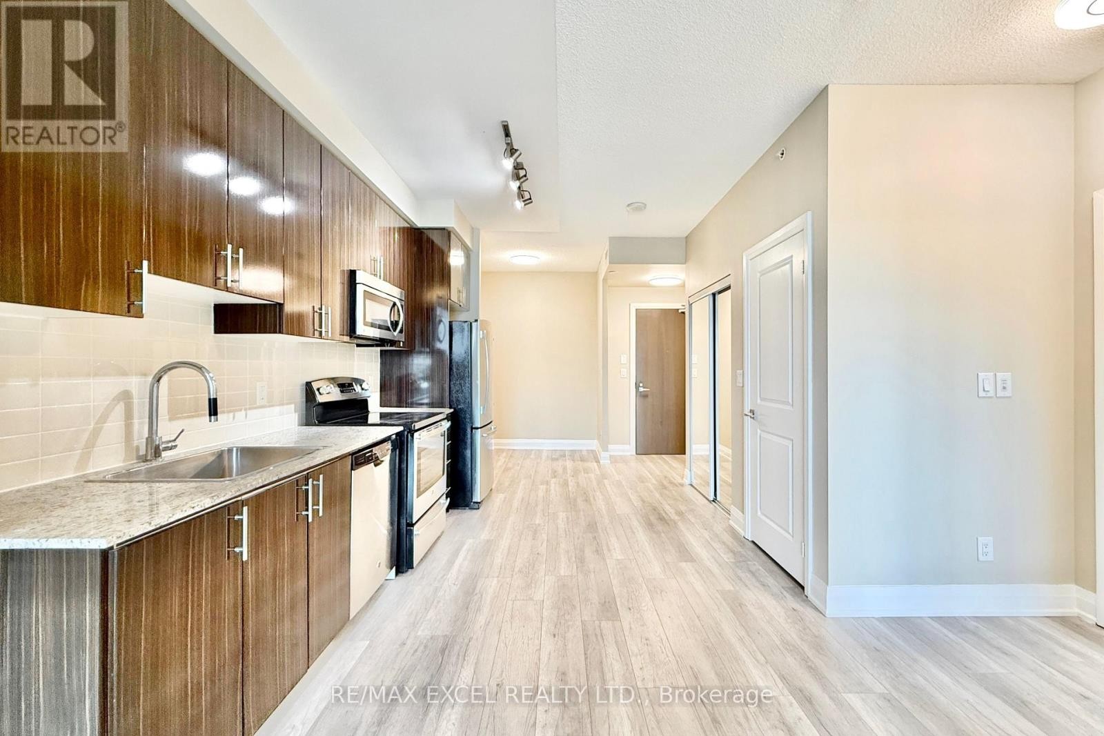 












1006 - 7171 YONGE STREET

,
Markham (Thornhill),




Ontario
L3T0C5

