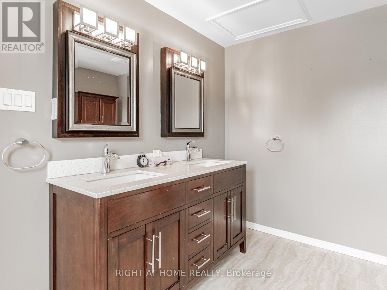 












116 BERYL AVENUE

,
Whitchurch-Stouffville (Stouffville),




Ontario
L4A7Y2

