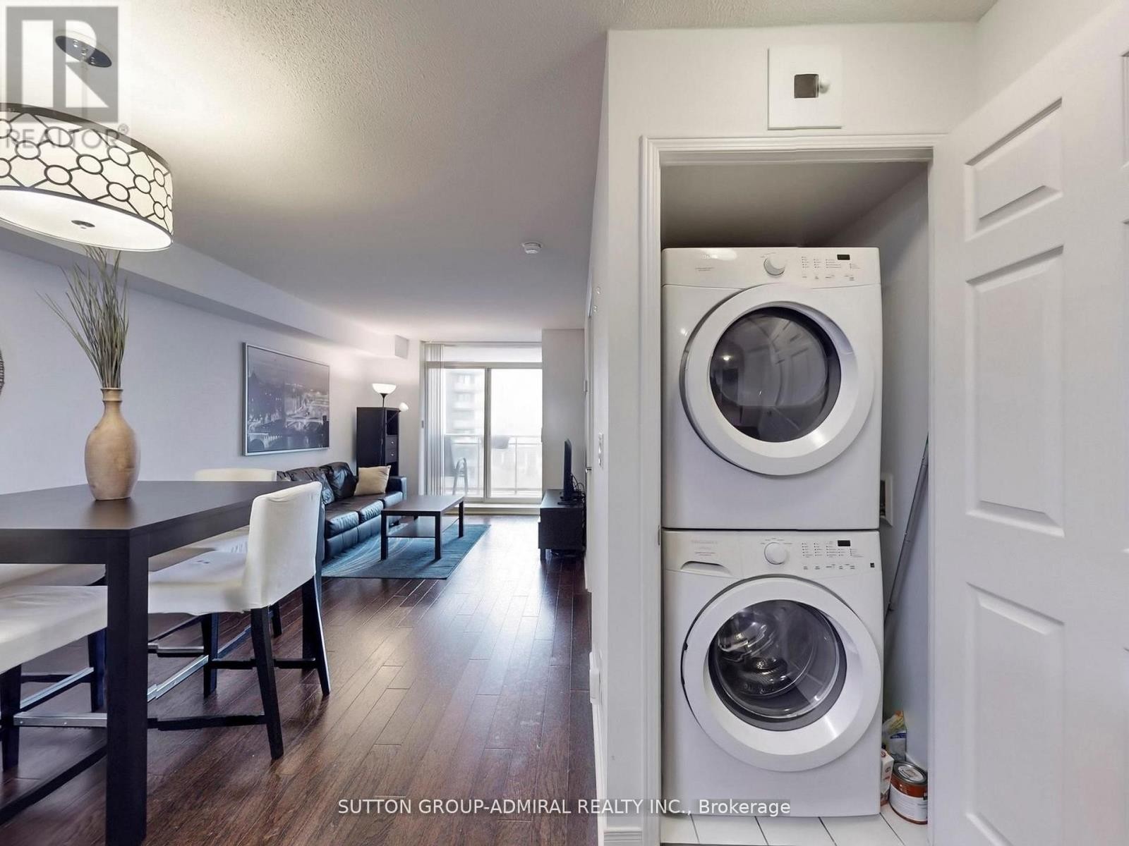 












LPH8 - 75 KING WILLIAM CRESCENT

,
Richmond Hill (Langstaff),




Ontario
L4B0C1

