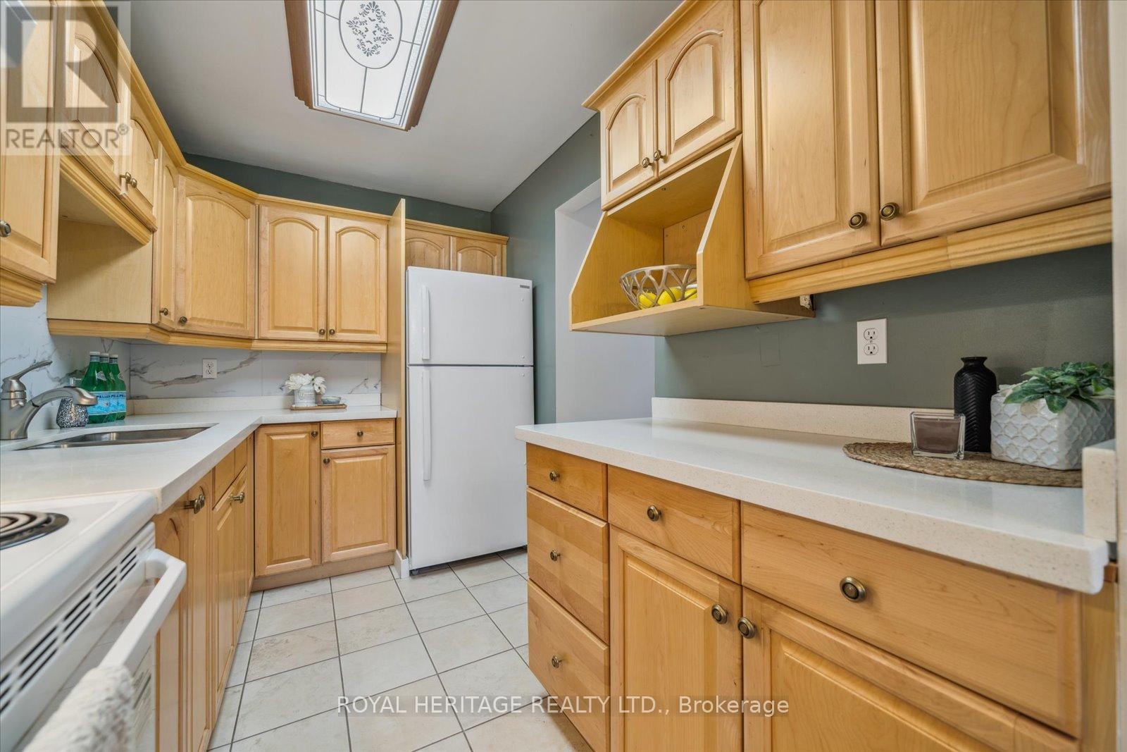 












390 - 18 REITH WAY

,
Markham (Aileen-Willowbrook),




Ontario
L3T5C7


