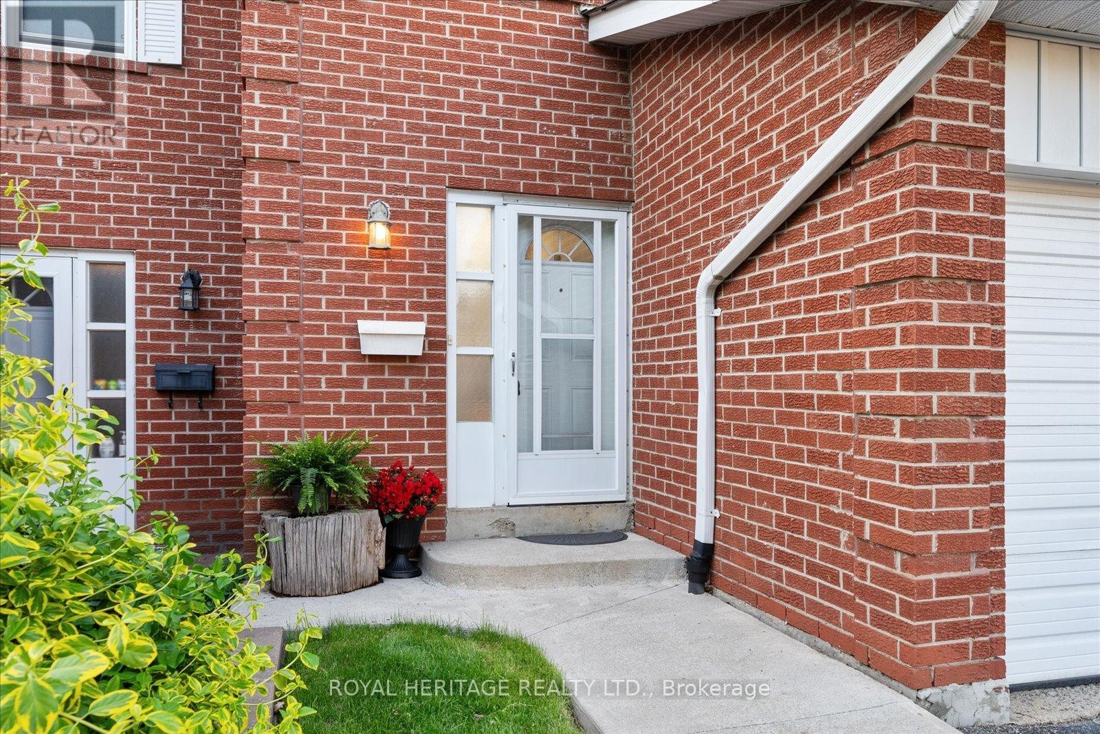












390 - 18 REITH WAY

,
Markham (Aileen-Willowbrook),




Ontario
L3T5C7

