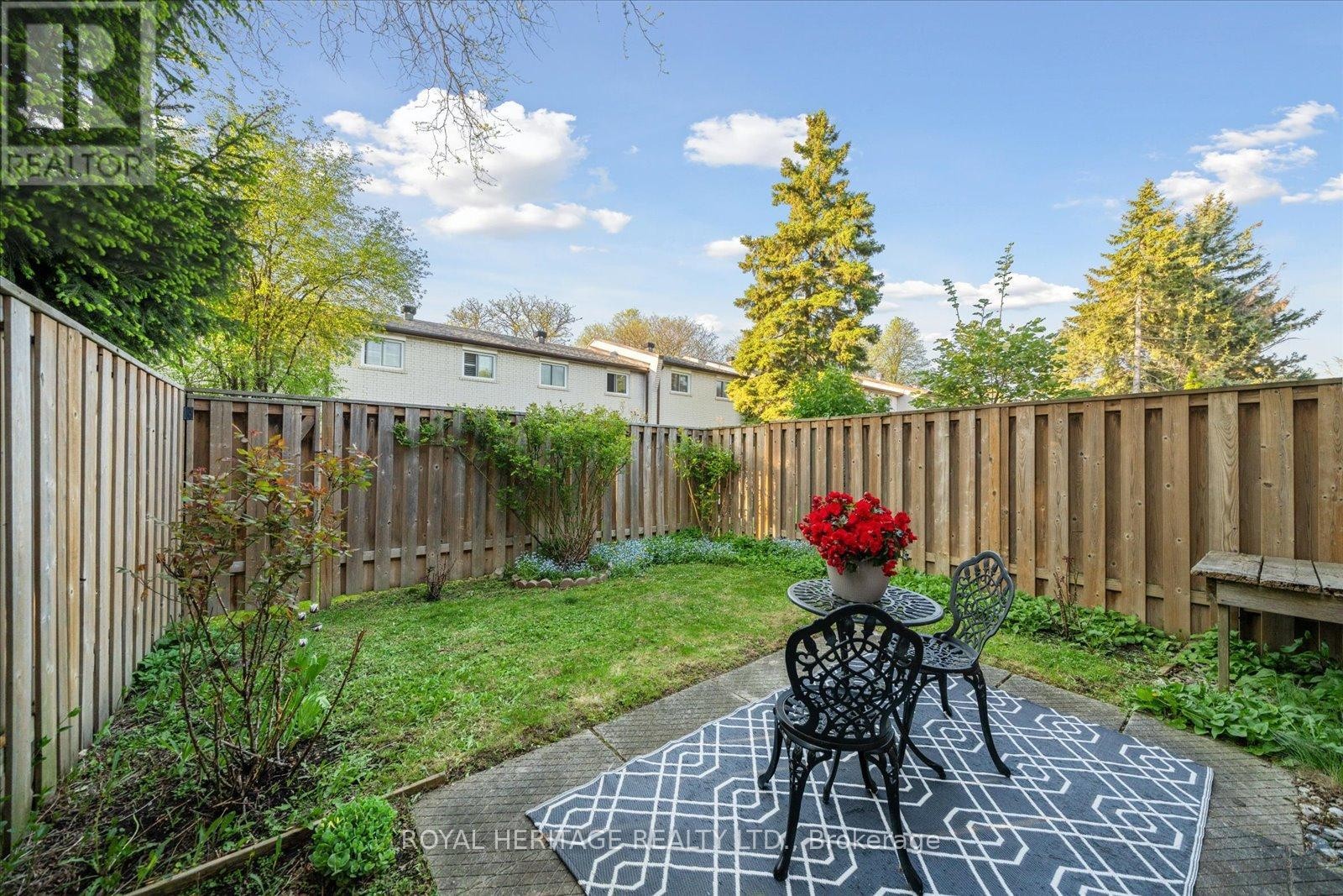 












390 - 18 REITH WAY

,
Markham (Aileen-Willowbrook),




Ontario
L3T5C7


