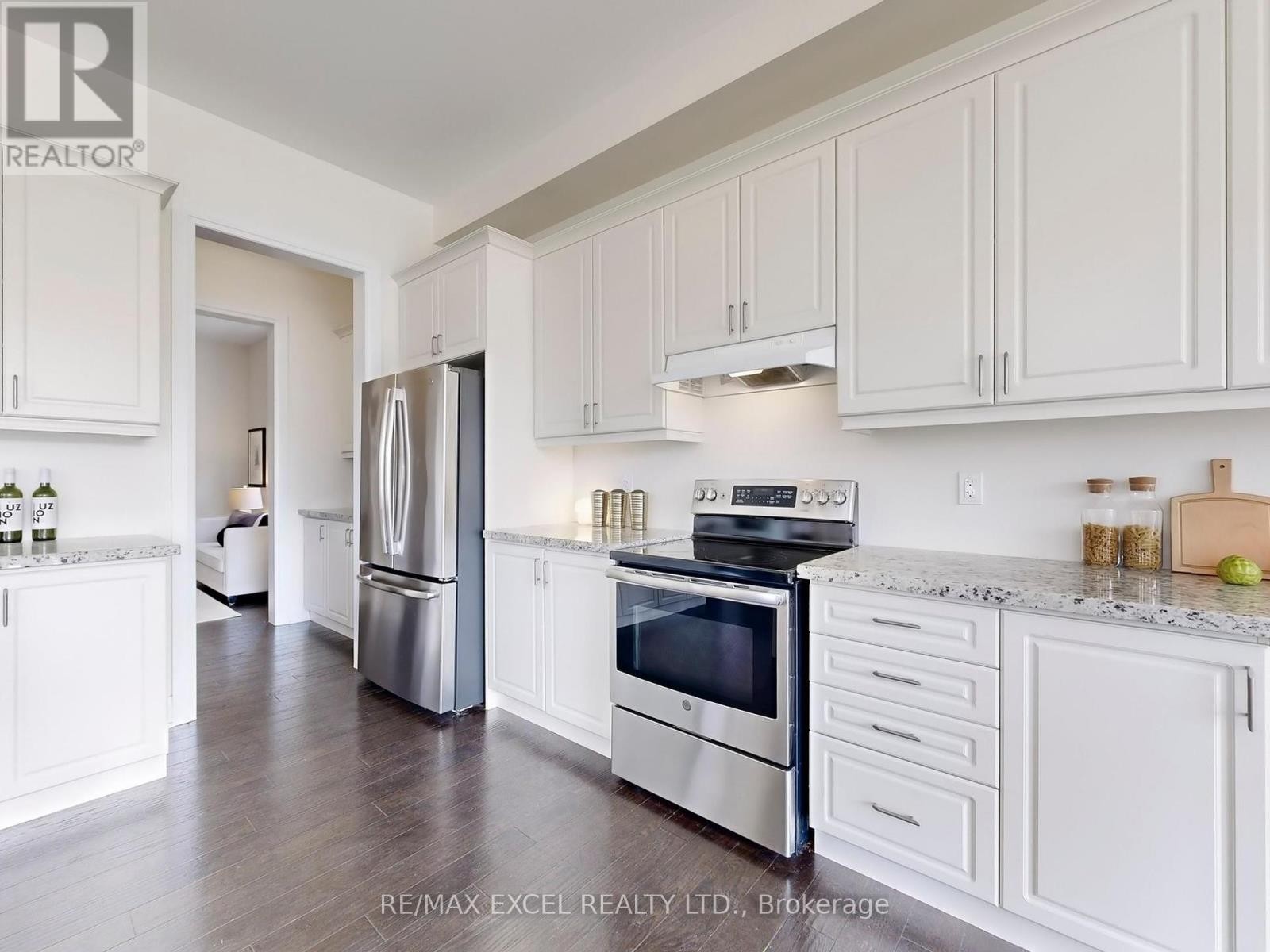 












192 BAKER HILL BOULEVARD

,
Whitchurch-Stouffville (Stouffville),




Ontario
L4A0W5

