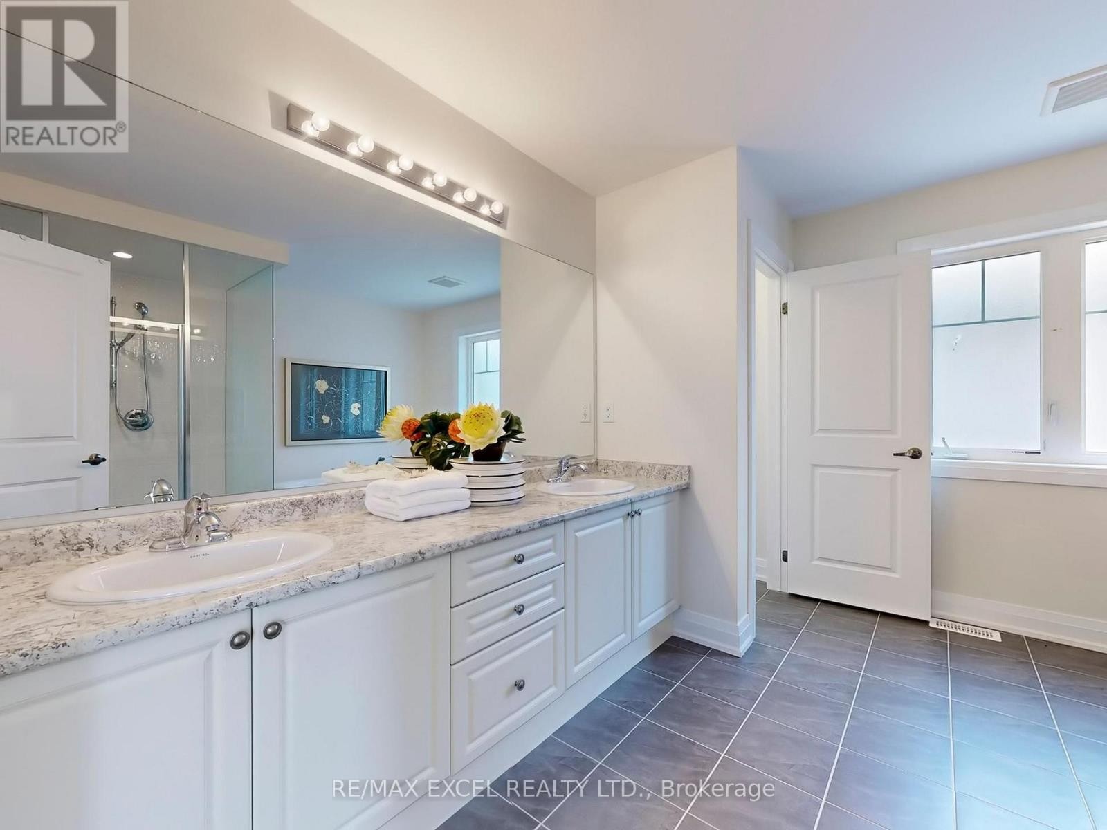












192 BAKER HILL BOULEVARD

,
Whitchurch-Stouffville (Stouffville),




Ontario
L4A0W5

