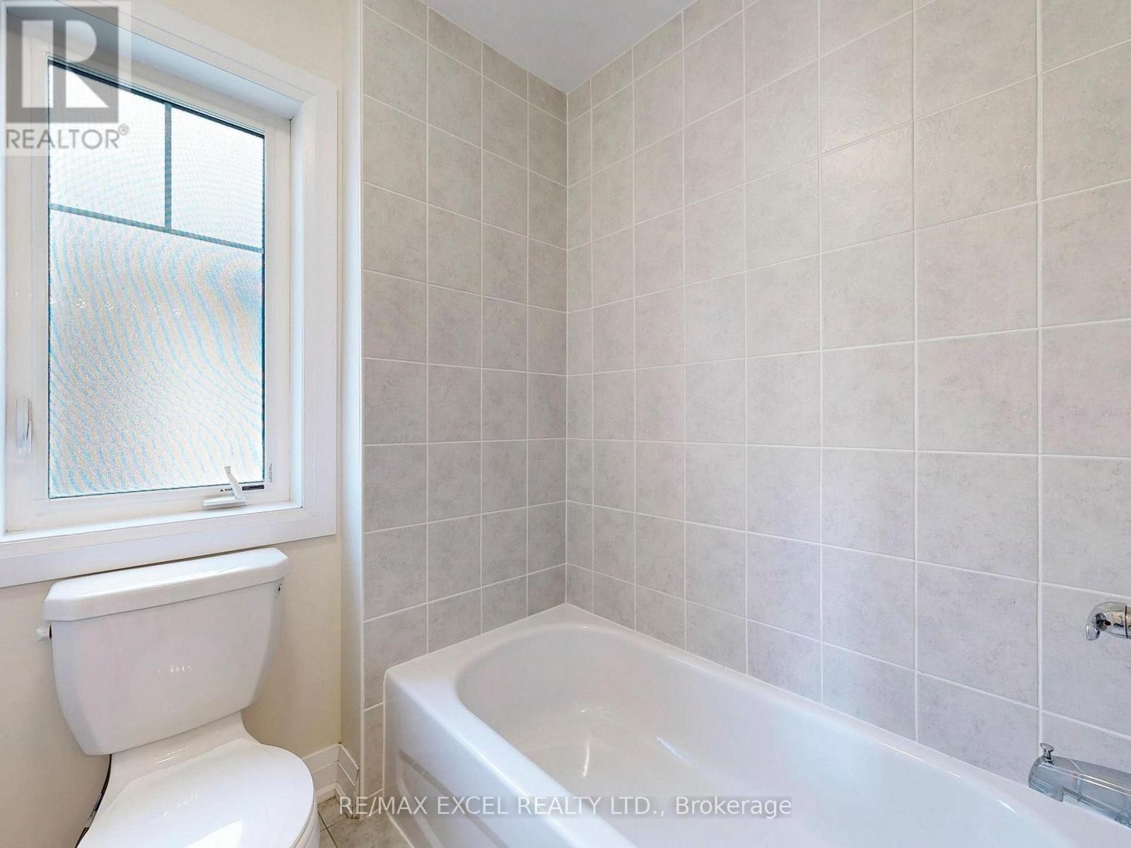 












192 BAKER HILL BOULEVARD

,
Whitchurch-Stouffville (Stouffville),




Ontario
L4A0W5

