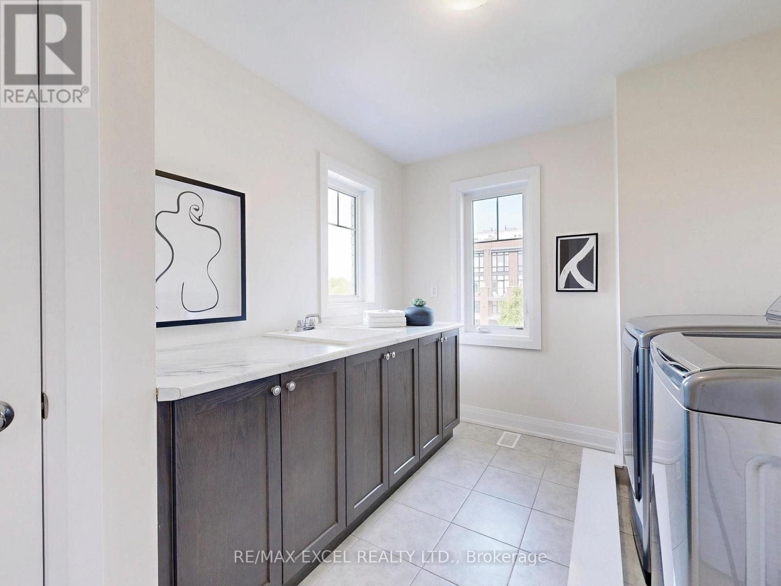 












192 BAKER HILL BOULEVARD

,
Whitchurch-Stouffville (Stouffville),




Ontario
L4A0W5

