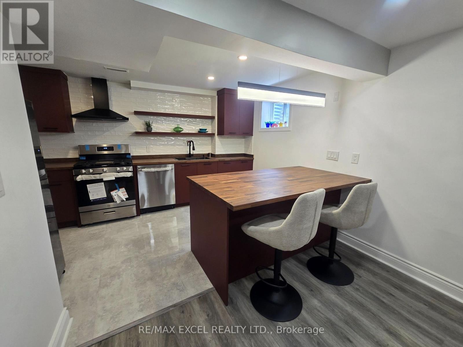 












19 MARSH STREET N

,
Richmond Hill (North Richvale),




Ontario
L4C7P2

