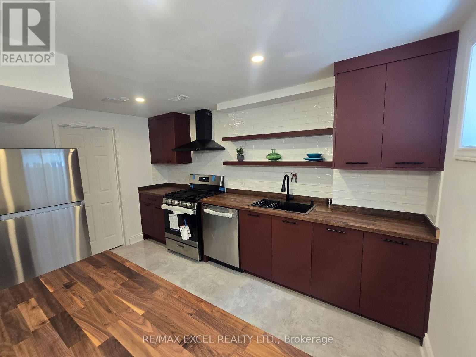 












19 MARSH STREET N

,
Richmond Hill (North Richvale),




Ontario
L4C7P2

