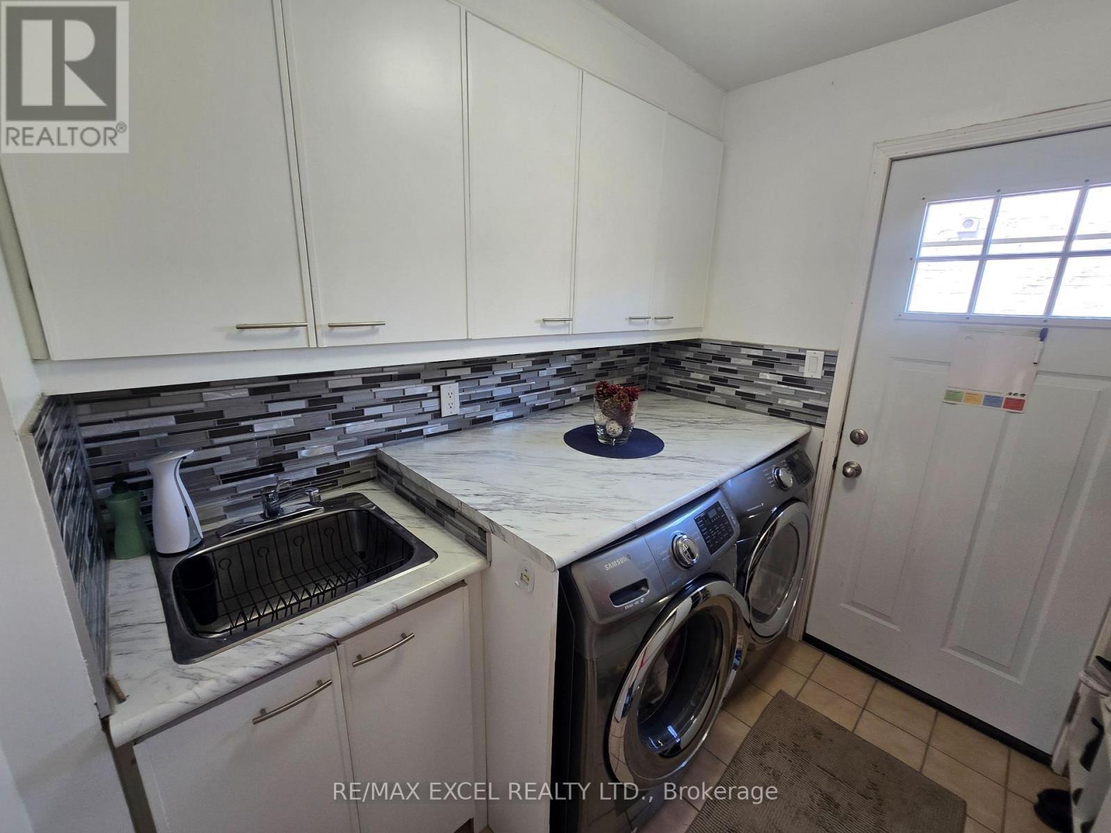 












19 MARSH STREET N

,
Richmond Hill (North Richvale),




Ontario
L4C7P2

