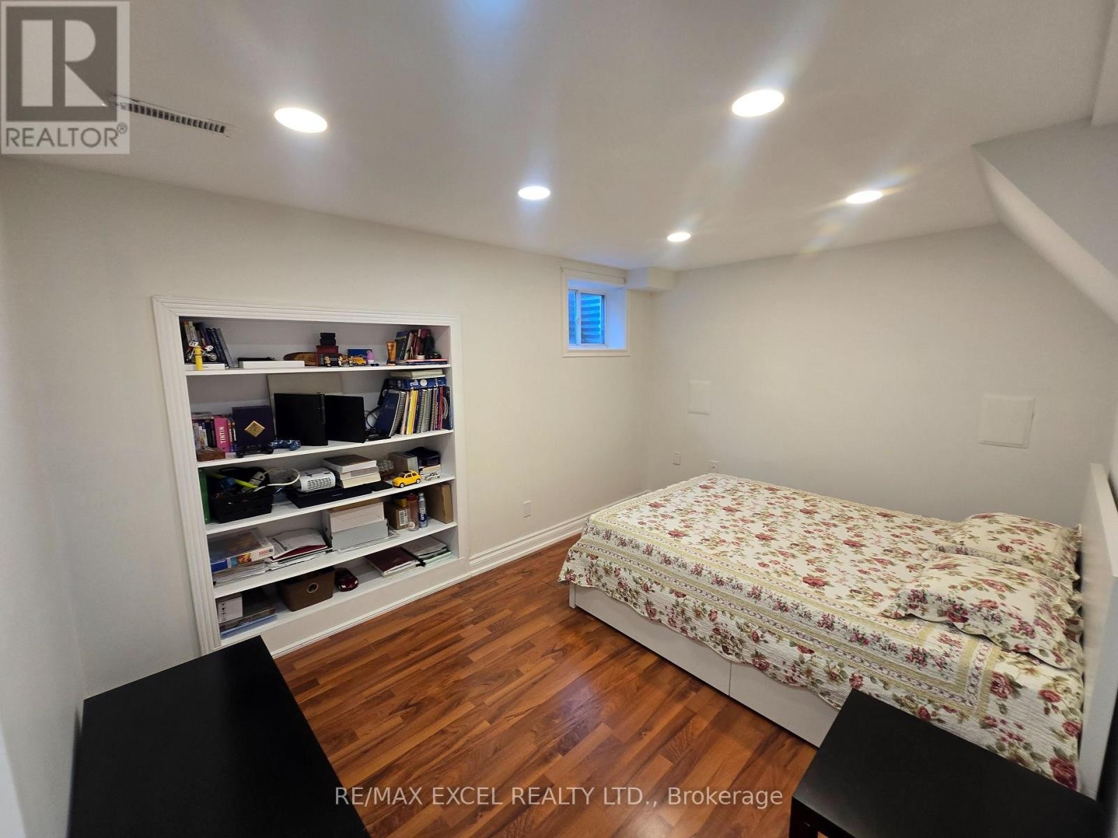 












19 MARSH STREET N

,
Richmond Hill (North Richvale),




Ontario
L4C7P2

