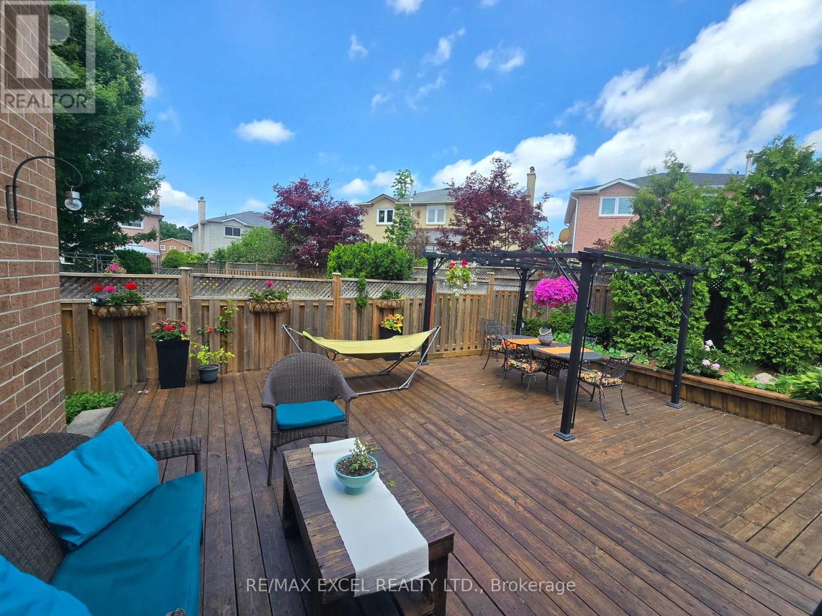 












19 MARSH STREET N

,
Richmond Hill (North Richvale),




Ontario
L4C7P2

