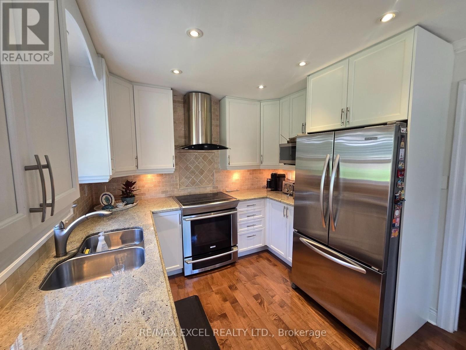 












19 MARSH STREET N

,
Richmond Hill (North Richvale),




Ontario
L4C7P2

