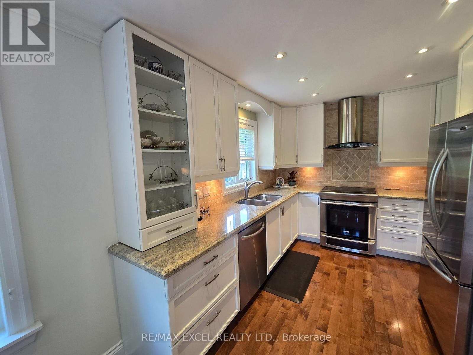 












19 MARSH STREET N

,
Richmond Hill (North Richvale),




Ontario
L4C7P2

