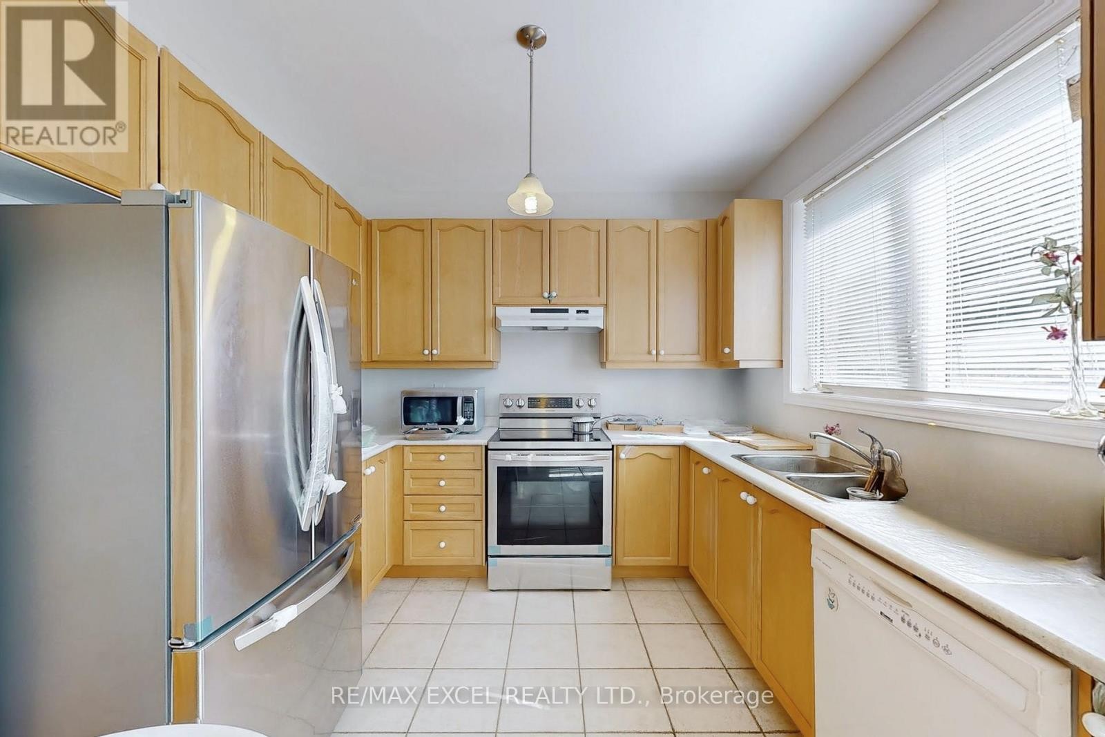 












9 STONEY CREEK DRIVE

,
Markham (Greensborough),




Ontario
L6E0H3

