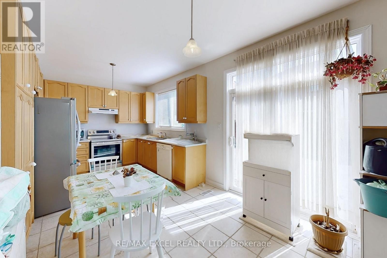 












9 STONEY CREEK DRIVE

,
Markham (Greensborough),




Ontario
L6E0H3

