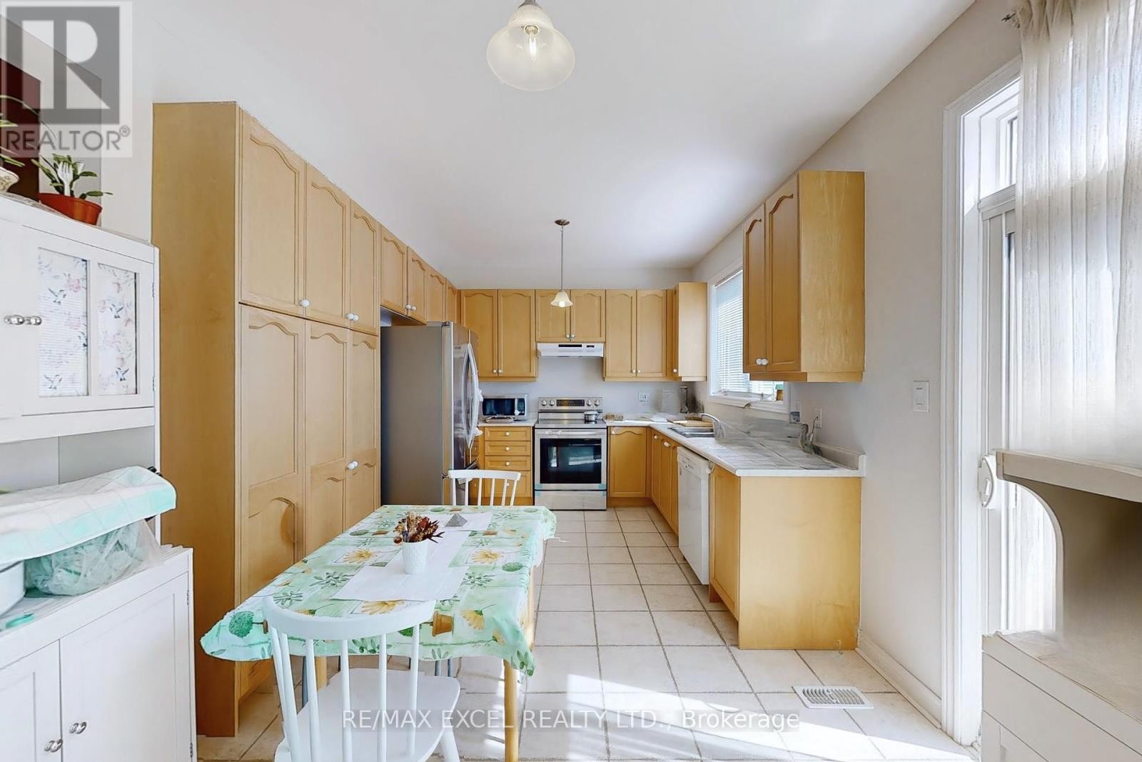 












9 STONEY CREEK DRIVE

,
Markham (Greensborough),




Ontario
L6E0H3


