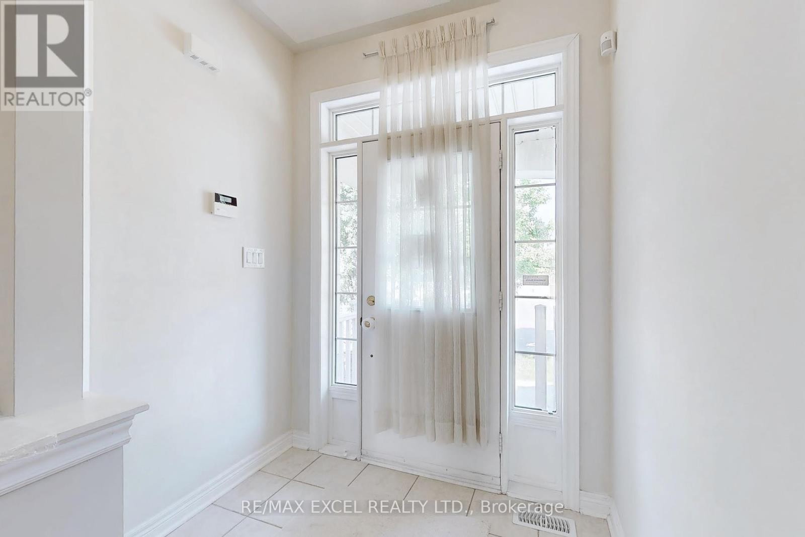 












9 STONEY CREEK DRIVE

,
Markham (Greensborough),




Ontario
L6E0H3

