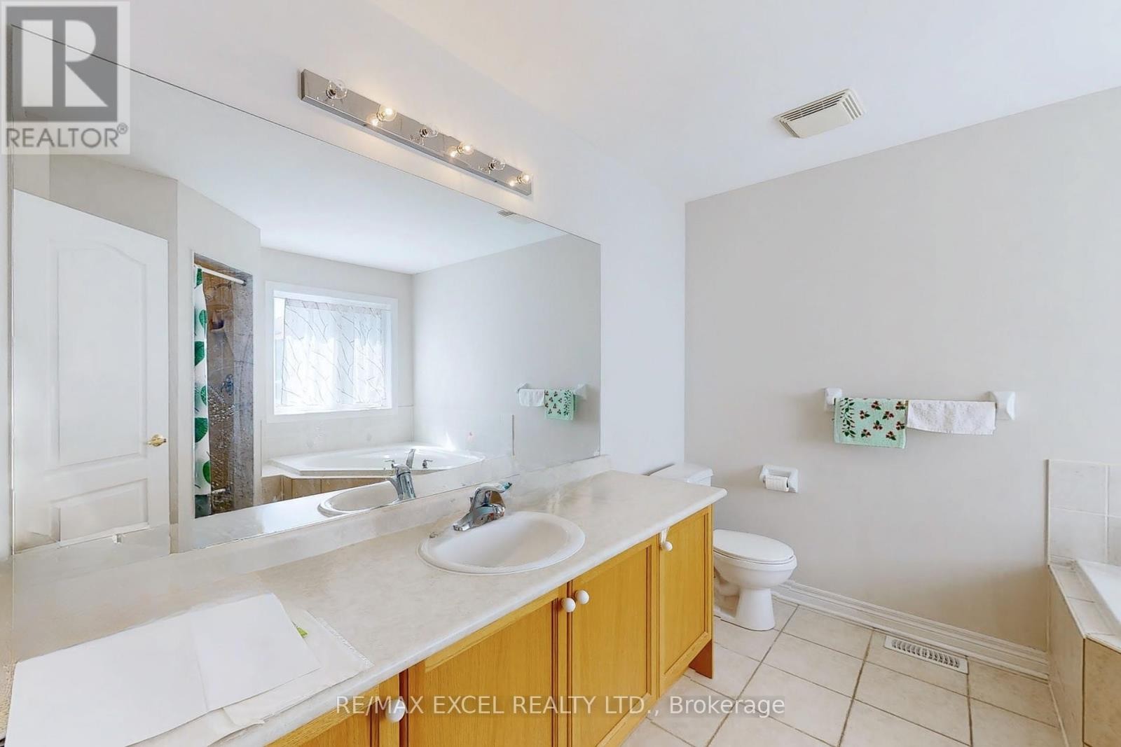 












9 STONEY CREEK DRIVE

,
Markham (Greensborough),




Ontario
L6E0H3

