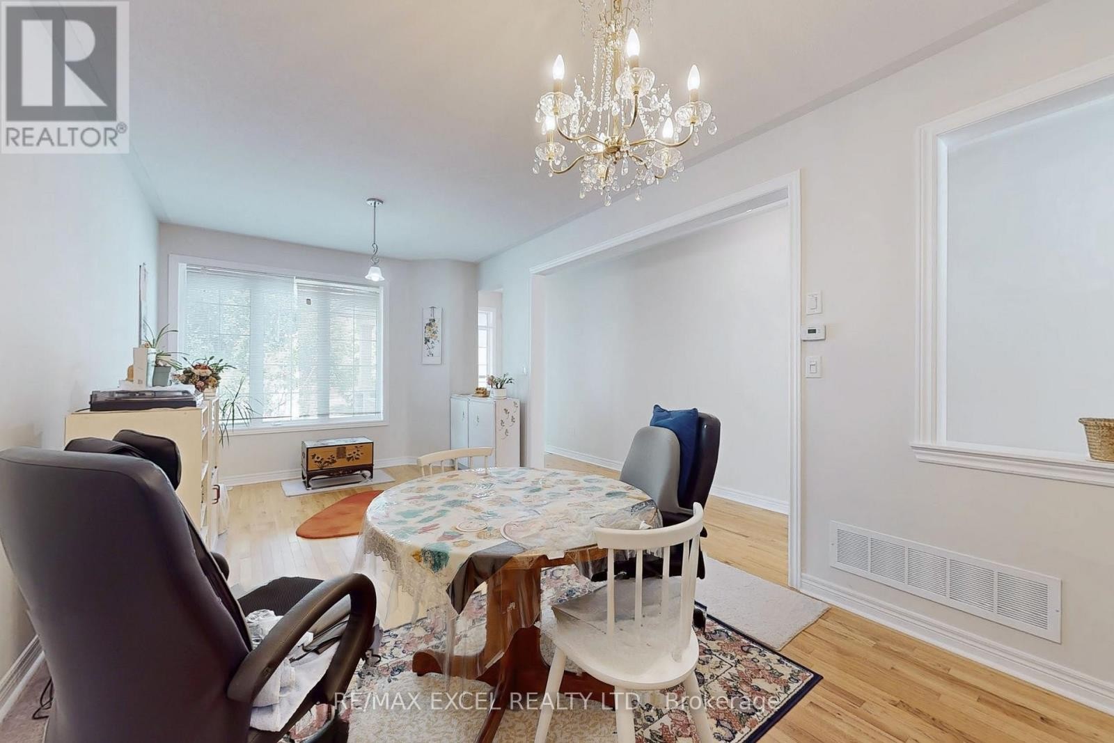 












9 STONEY CREEK DRIVE

,
Markham (Greensborough),




Ontario
L6E0H3

