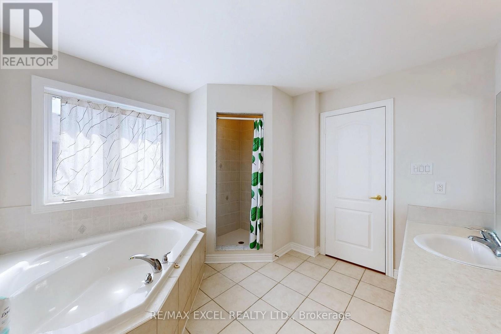 












9 STONEY CREEK DRIVE

,
Markham (Greensborough),




Ontario
L6E0H3

